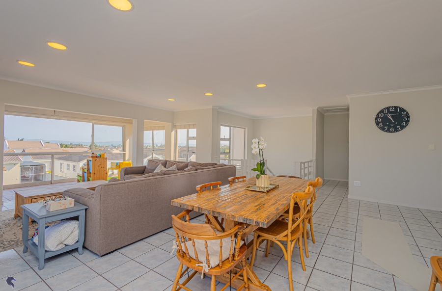 5 Bedroom Property for Sale in Country Club Western Cape
